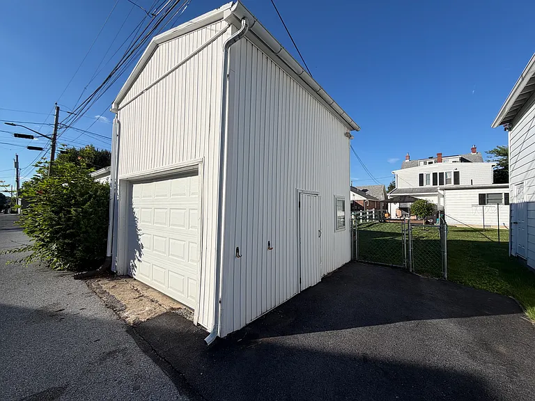 307 S Whiteoak St — Photo 22