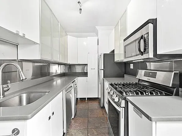 2105 33rd St APT 2D, Astoria, NY 11105