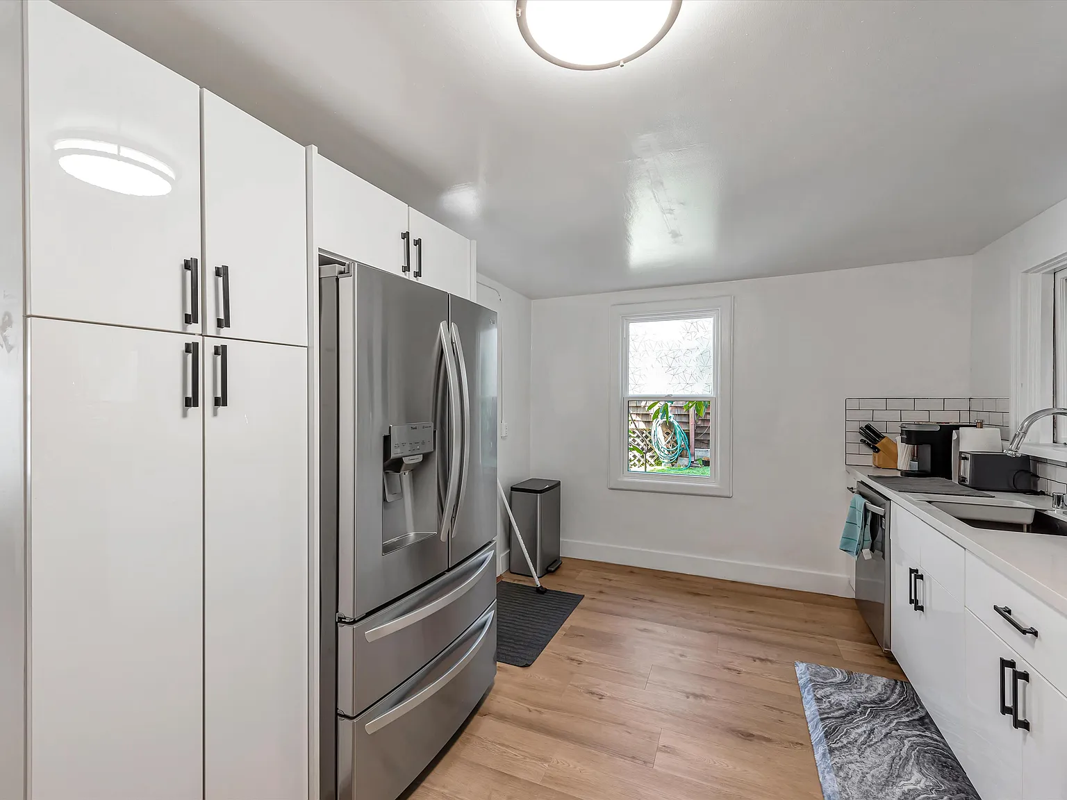 2 bed, 815 sqft, $4,950 — Photo 3