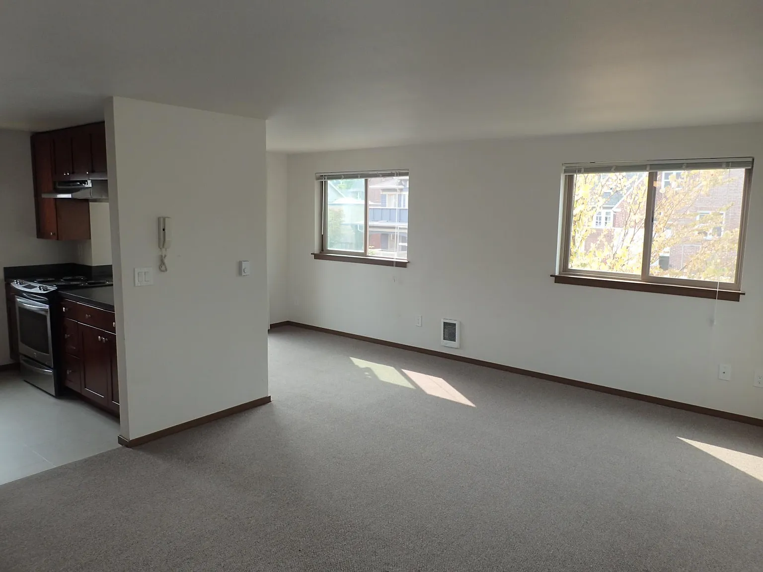 4542 19th Avenue NE — Photo 3