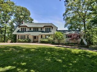 320 Summit Dr, Buck Hill Falls, PA 18323