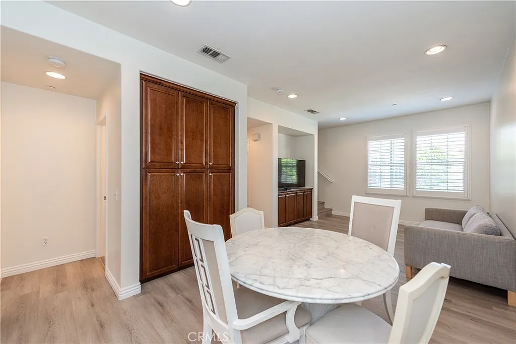 2 bed, 1239 sqft, $4,000 — Photo 4