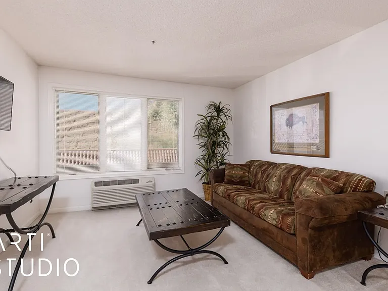 555 Highland Dr #209 — Photo 4
