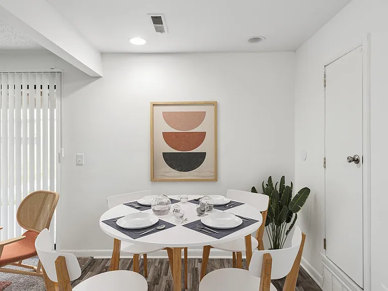 Kimberly Club Apartments — Photo 5
