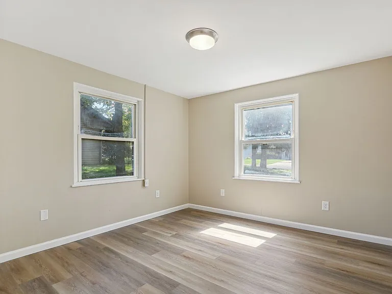 1614 W Union St — Photo 12