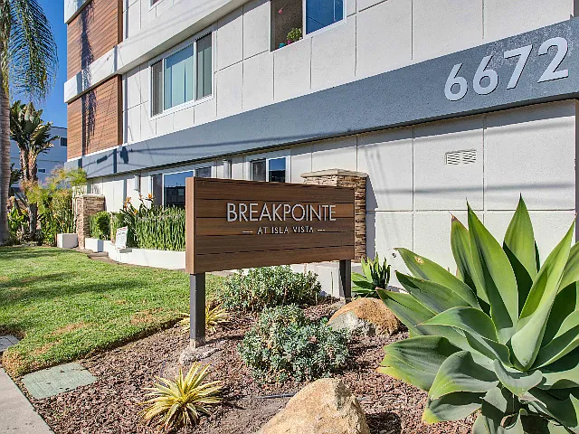 Breakpointe Coronado — Photo 21