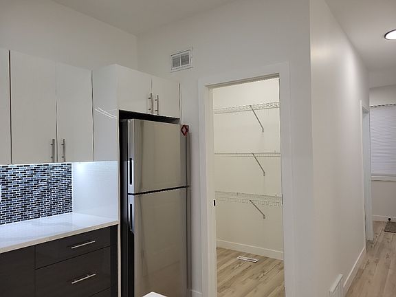 3rd image of 86 5th Ave