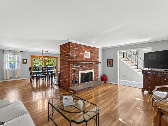 4th image of 39 Lessing Rd