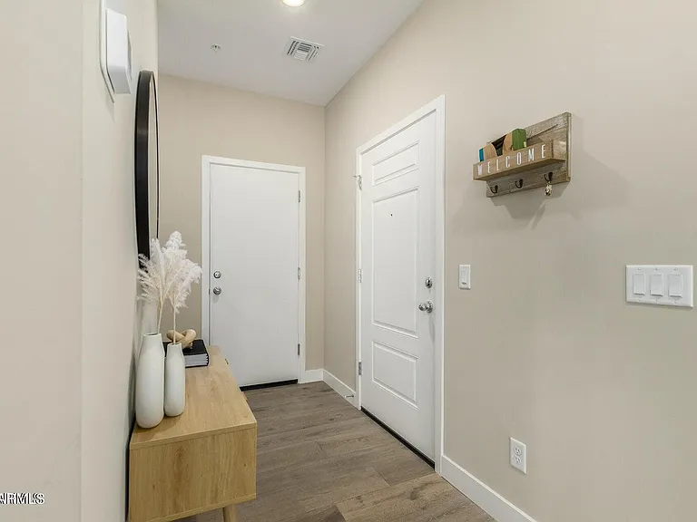 2268 W Laurie Ln — Photo 5