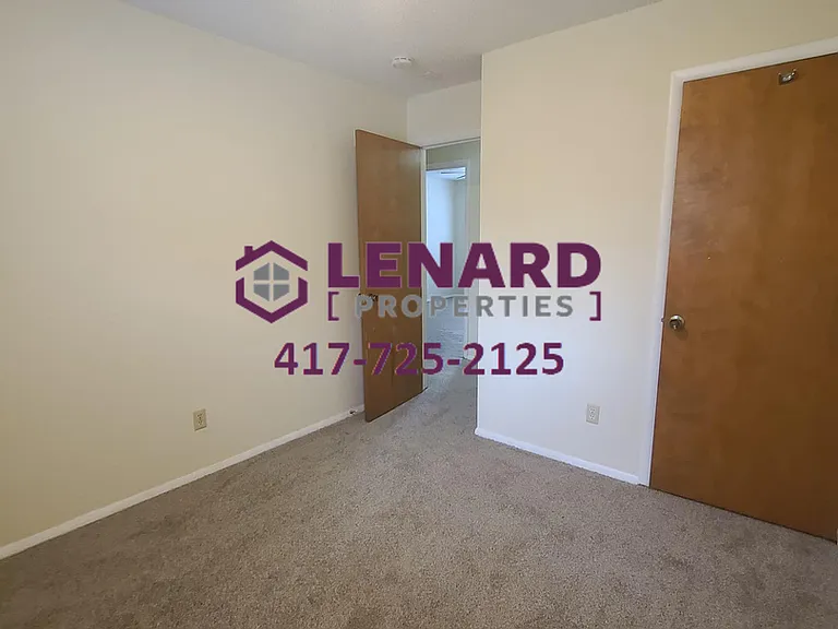 1361 E Gretna St — Photo 21