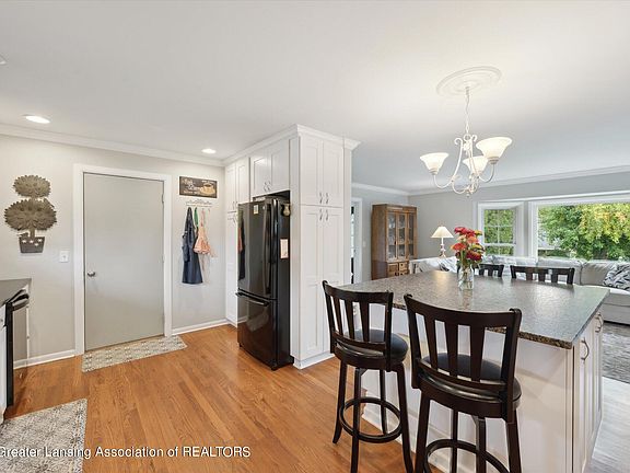 5th image of 1700 Briarwood Dr