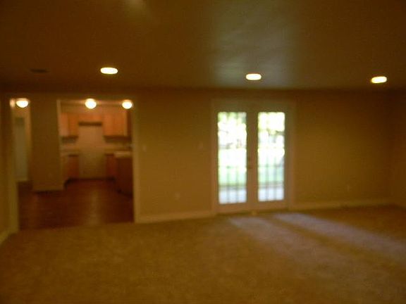 3rd image of 2502 Belmont Blvd