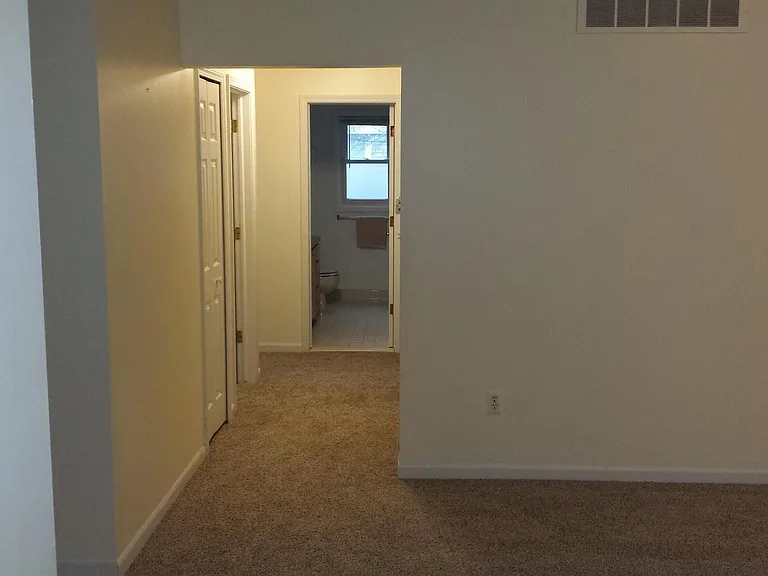 456 Essex Dr — Photo 9