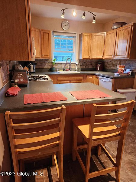 4th image of 13 Crestwood Court