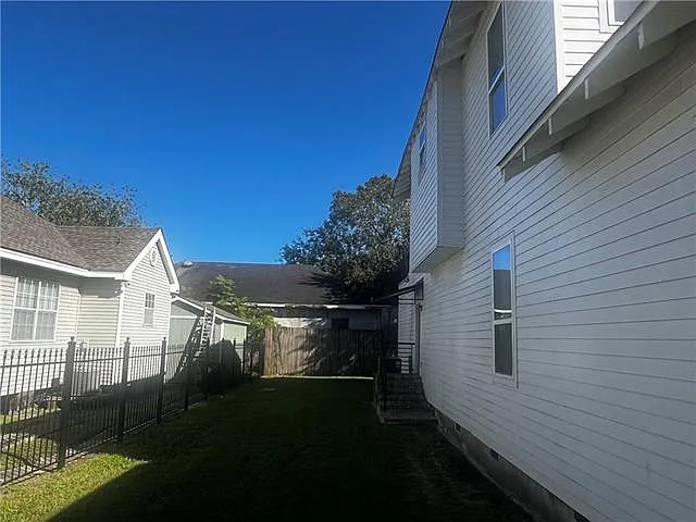 2229 Saint Roch Ave — Photo 13