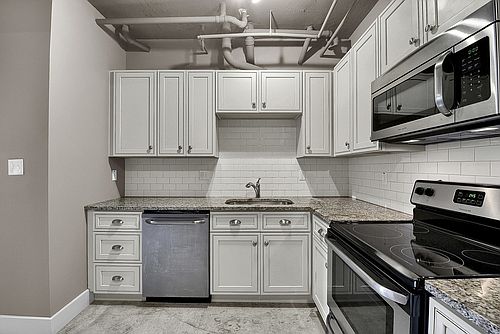2nd image of 1615 Hampton Ave APT 8