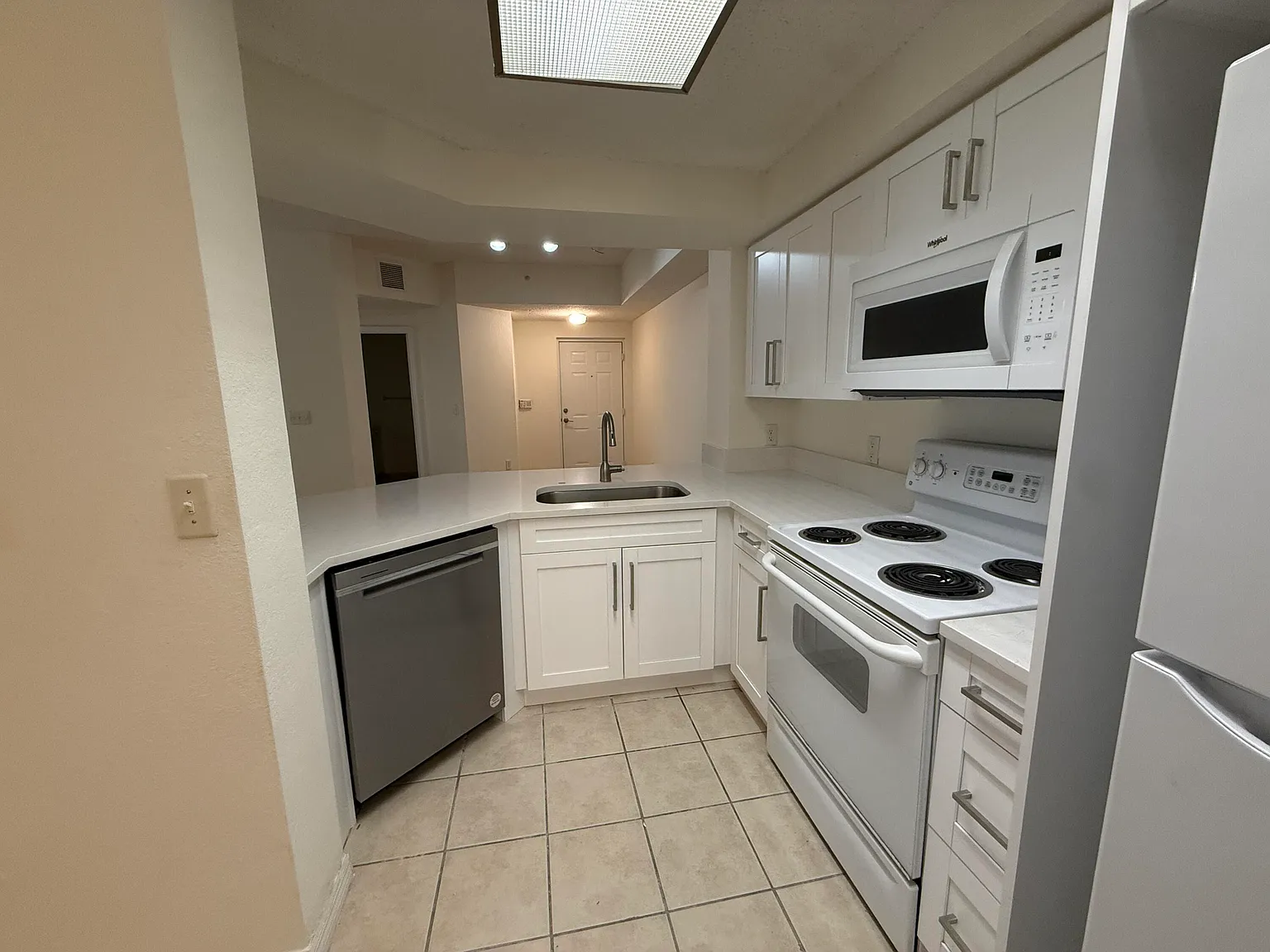 3 bed, 2.0 bath, 1316 sqft, $2,800 — Photo 4