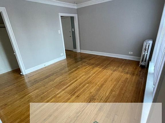 4th image of 4027-37 W School St #4031-2B