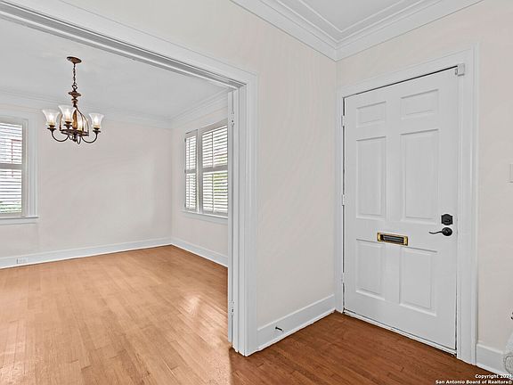 5th image of 2911 N MAIN AVE