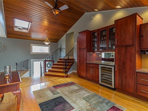 4th image of 56 Sheila Ct