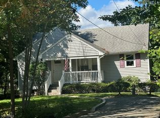 1 Orchard Sq, Caldwell, NJ 07006