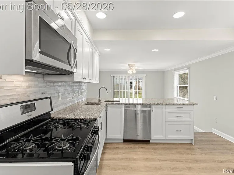 1313 Royal Ave — Photo 6