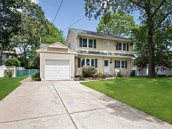 3rd image of 105 Hamilton Ave