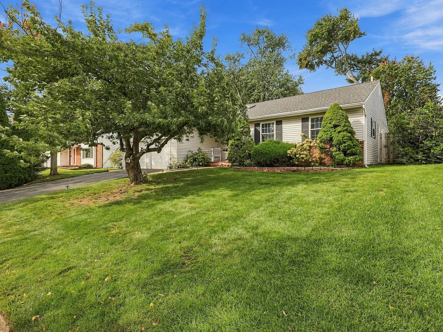 3 bed, 2.5 bath, 2100 sqft, $3,650 — Photo 1
