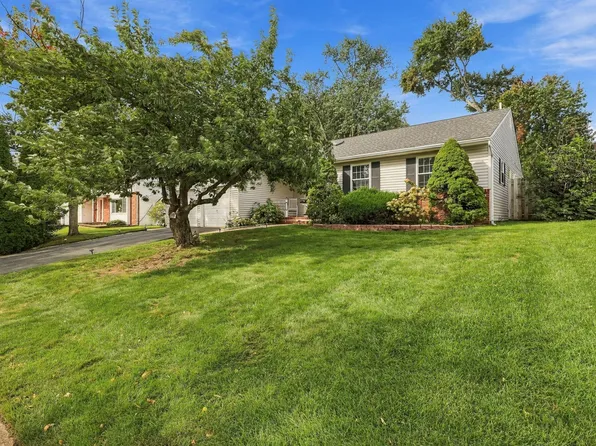 29 Kuberski Dr, Sayreville, NJ 08872
