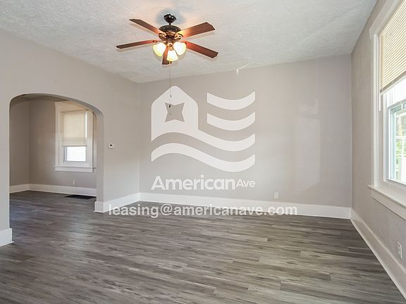 1080011_005_wm_-_living_room_13189835.jpg