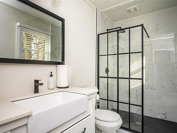 4th image of 3154 Oakcliff Rd NW