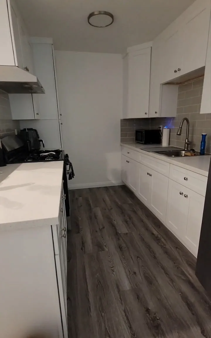 1 bed, 1.5 bath, 800 sqft, $2,345 — Photo 2