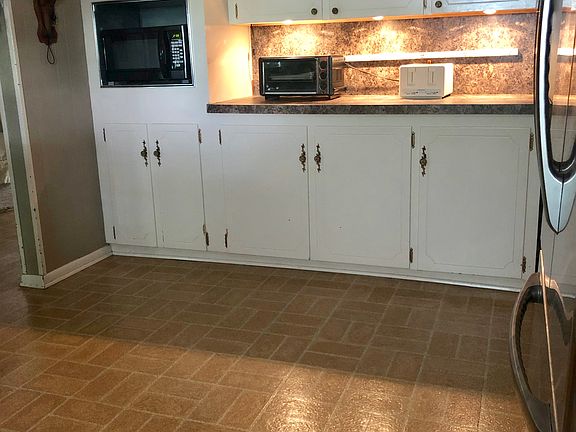 5th image of 403 Oak St
