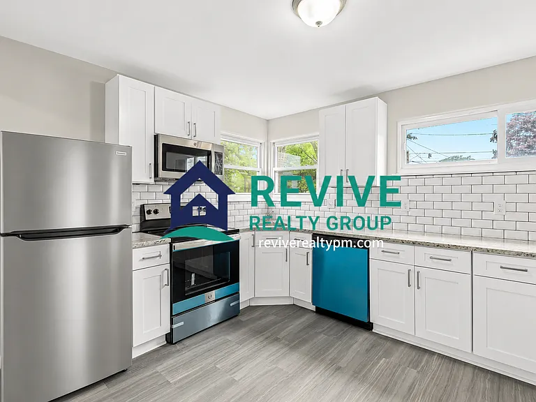 20481 Delaware Ave — Photo 9