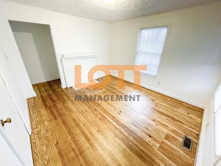 1 Monroe St — Photo 4