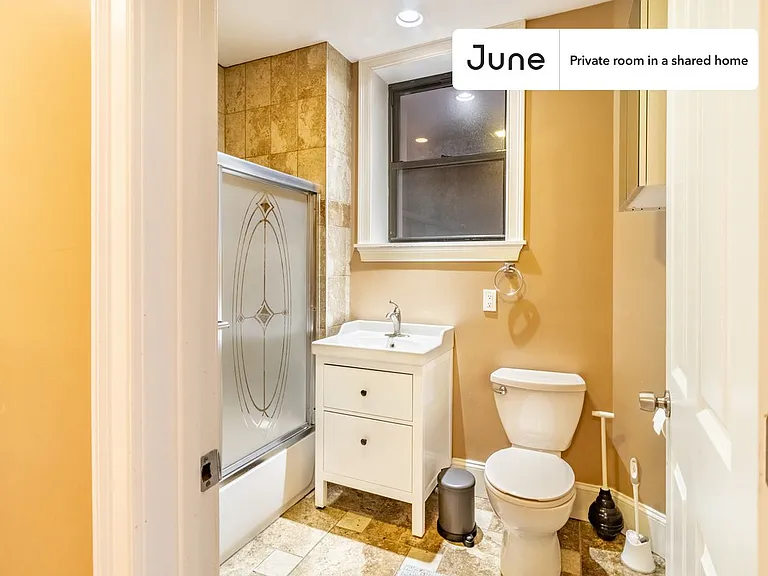 1592 Beacon St #D — Photo 15