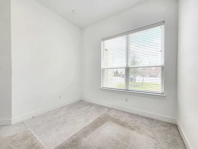 513 Three Feathers Ct — Photo 17