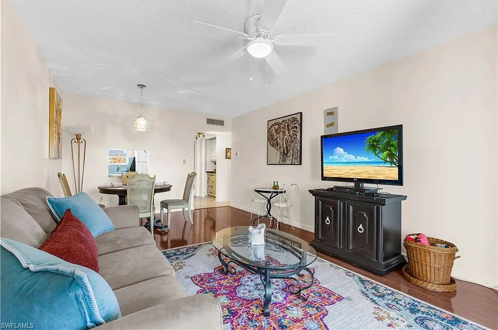 1 bed, 1.0 bath, 638 sqft, $1,500 — Photo 2