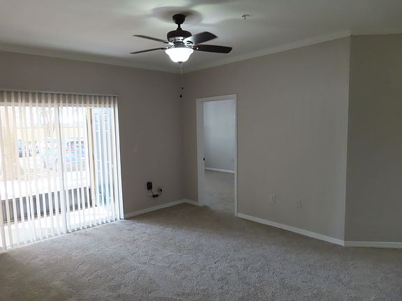 3rd image of 5608 Pinnacle Heights Cir APT 109