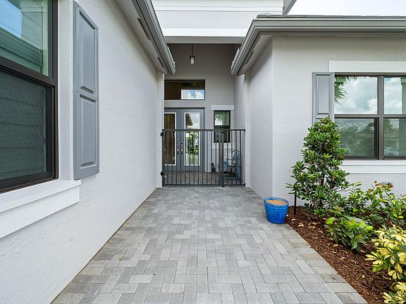 4th image of 11338 SW Sea Cove Lane