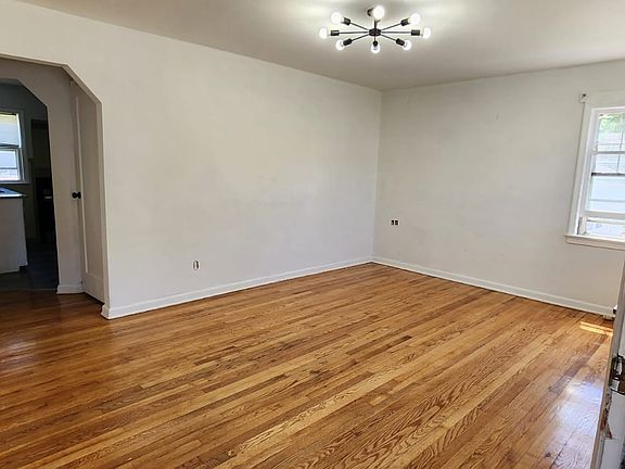 2nd image of 323 Springfield Rd