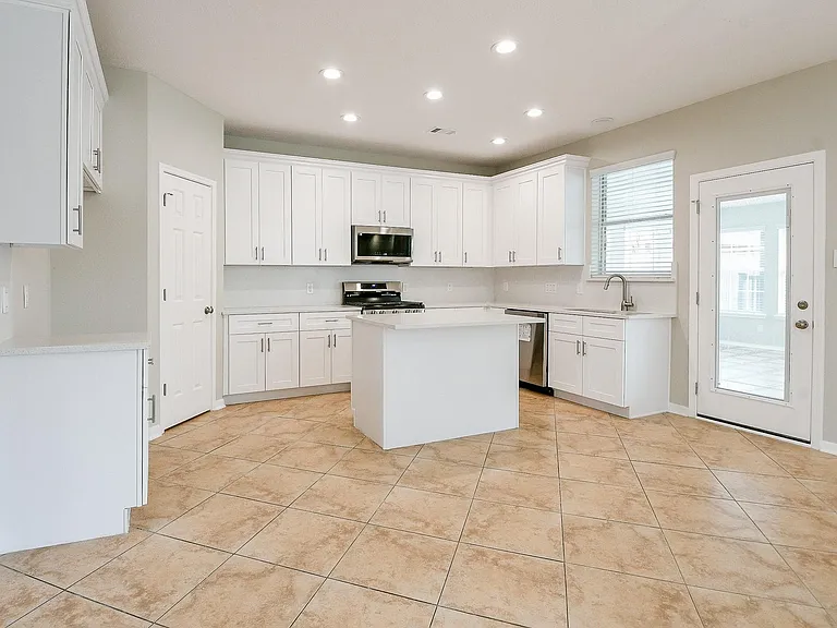 815 Robins Way — Photo 11