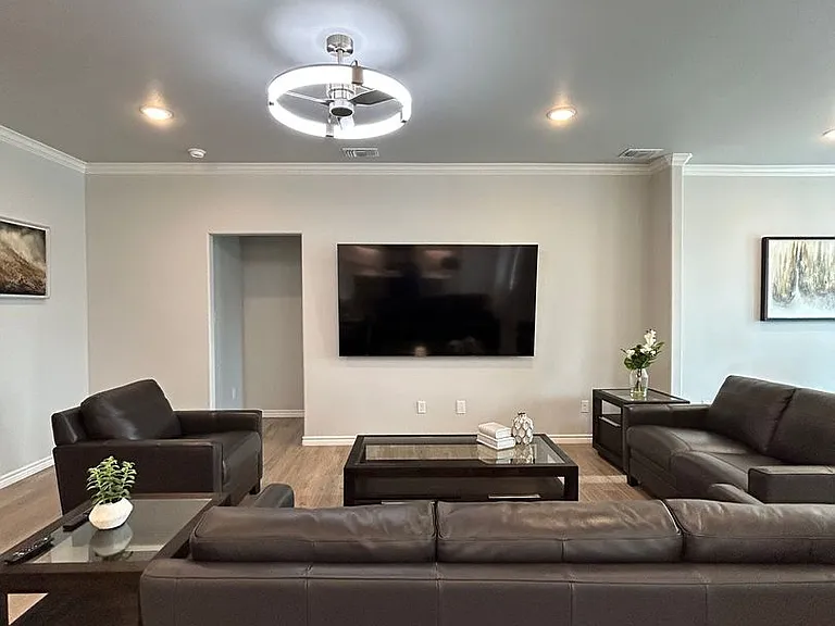 2032 Twin Falls Dr — Photo 2