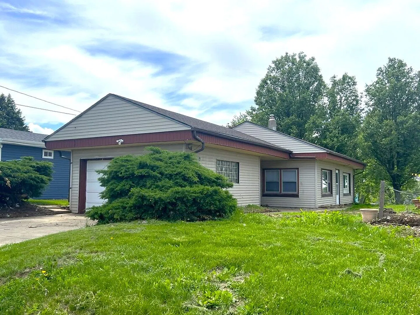 Awesome SW Midtown ranch w/ attached garage! — Photo 1