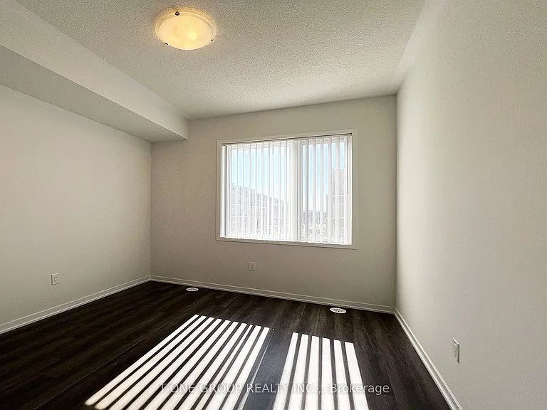 90 Honeycrisp Cres #Townhouse 362 — Photo 11