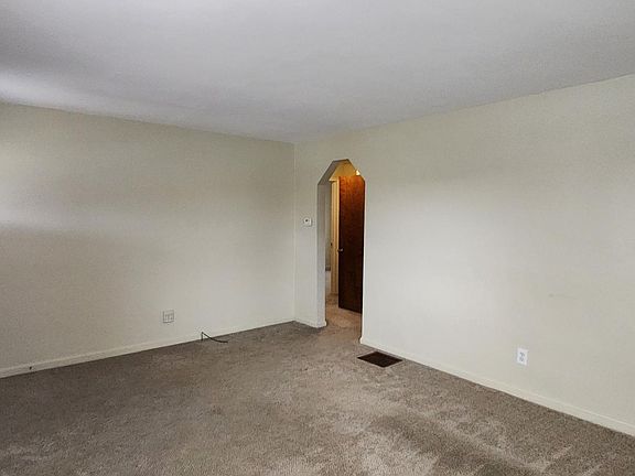 4th image of 8389 Royal Heights Dr