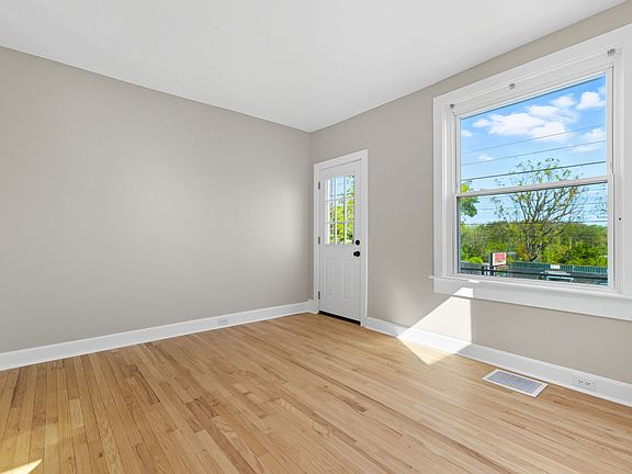 2nd image of 415 S Burhans Blvd E
