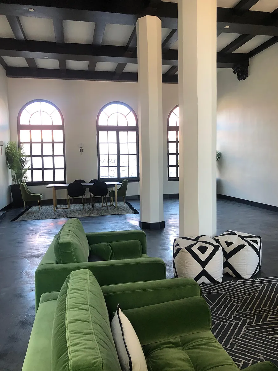 Building Photo - The V @ Beverly