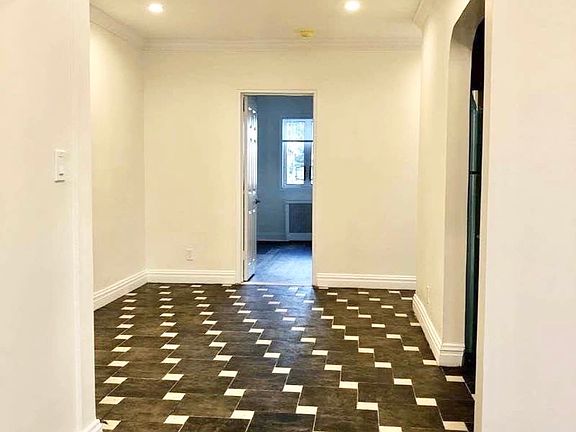 4th image of 20-54 23rd St #2