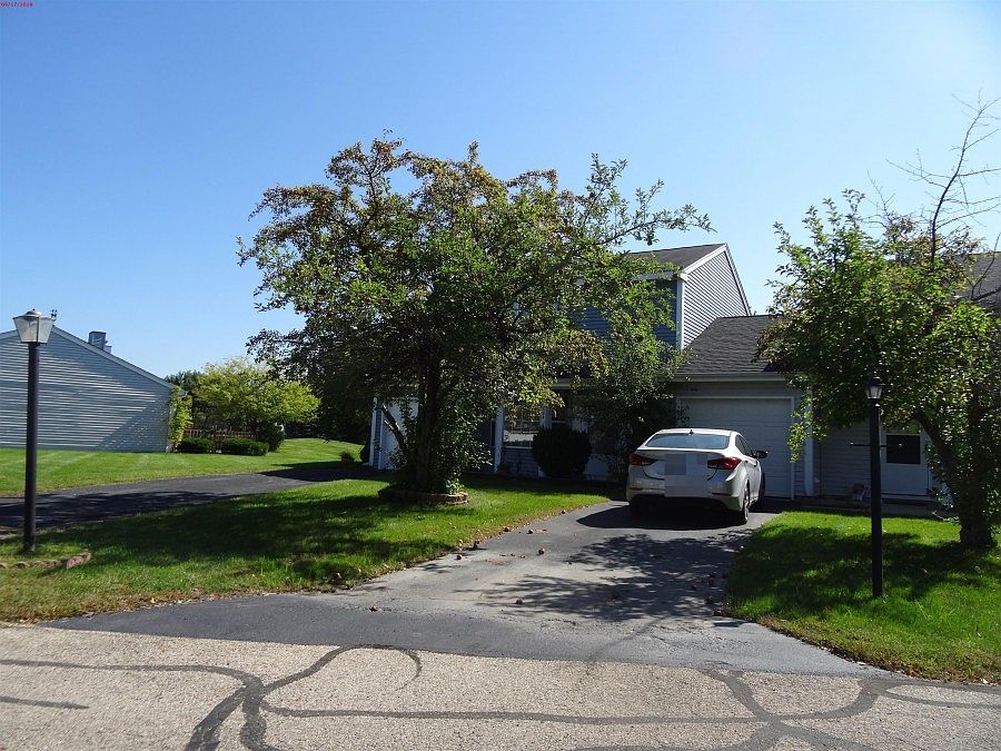 2nd image of 3324 York Ln